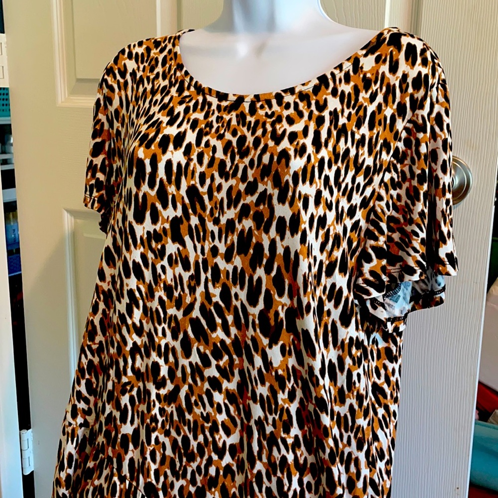 Short-sleeved animal print dress